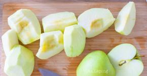 Простой рецепт шарлотки с яблоками в духовке и мультиварке